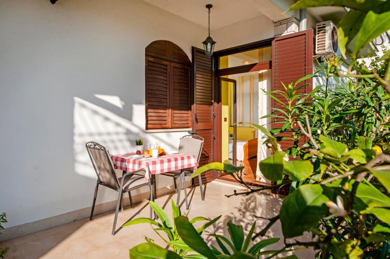 רוביני Apartments Modrusan מראה חיצוני תמונה