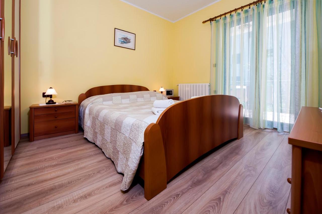 רוביני Apartments Modrusan מראה חיצוני תמונה