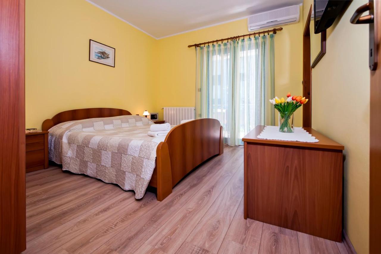 רוביני Apartments Modrusan מראה חיצוני תמונה