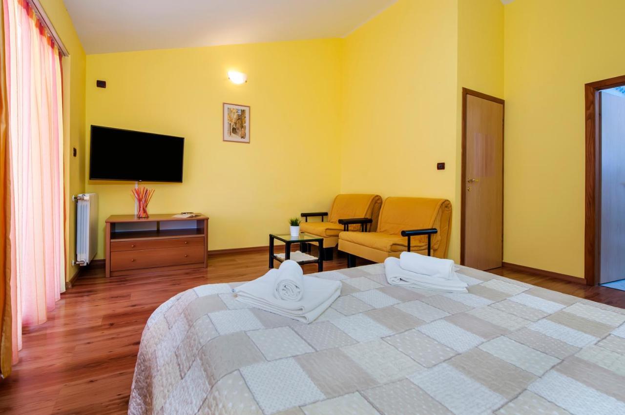 רוביני Apartments Modrusan מראה חיצוני תמונה