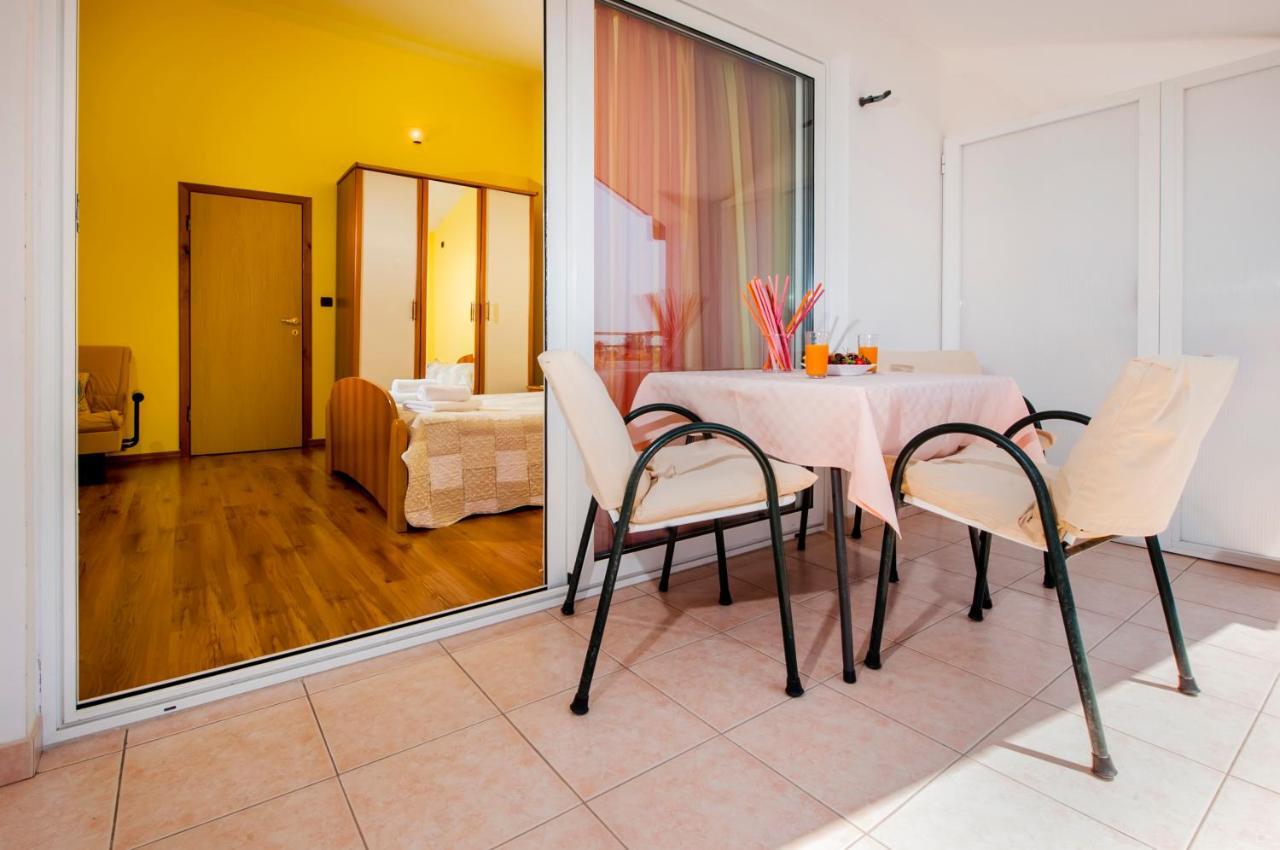 רוביני Apartments Modrusan מראה חיצוני תמונה